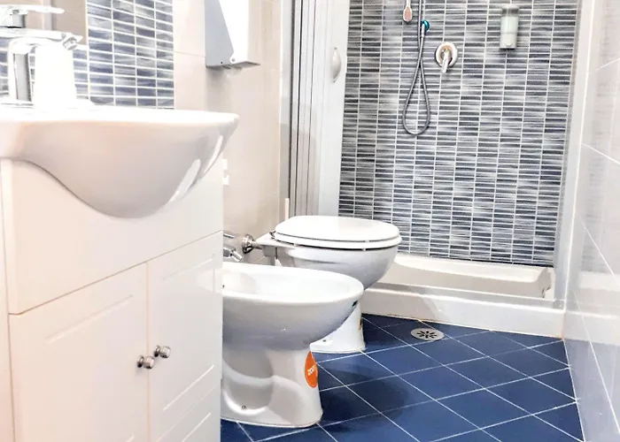 ゲストハウス ロイヤル ルームズ 3*