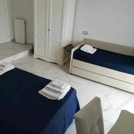 皇家客房旅馆 3*